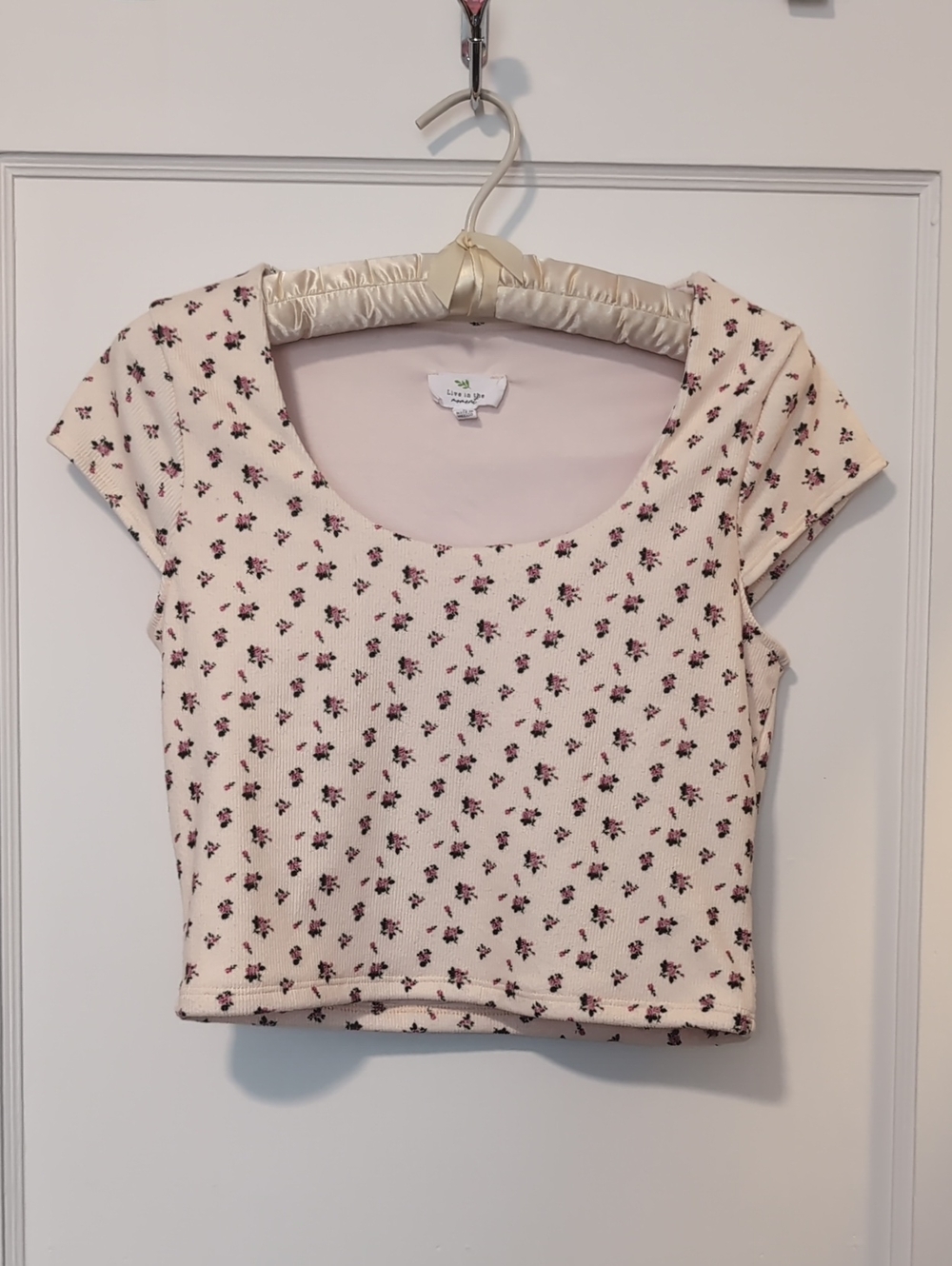 Floral Scoop Neck Cream Crop Top with Pink Rose Print